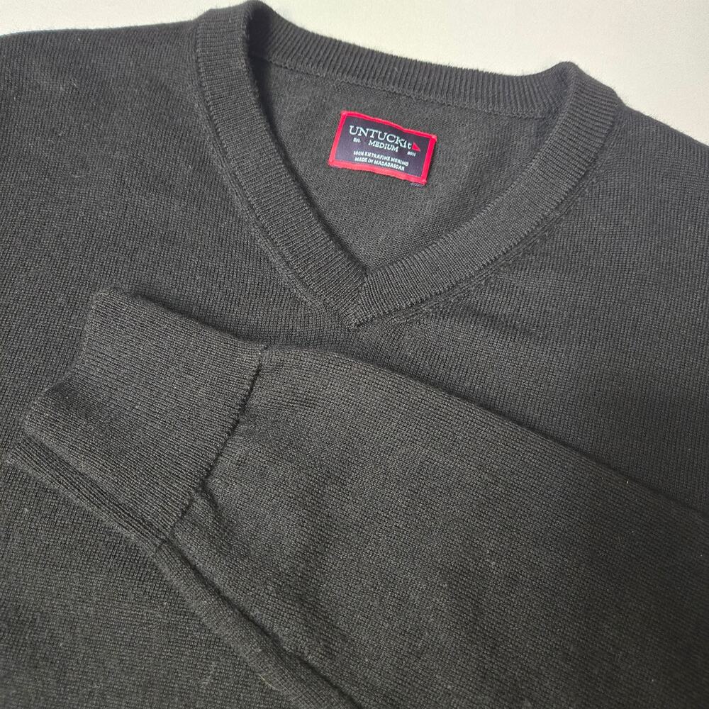 Untuckit Sweater Mens Medium Black 100% Merino Wool V Neck Pullover Preppy Knit